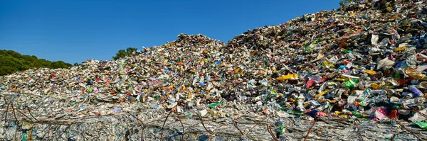Gran montón de basura una planta de procesamiento —  Fotos de Stock