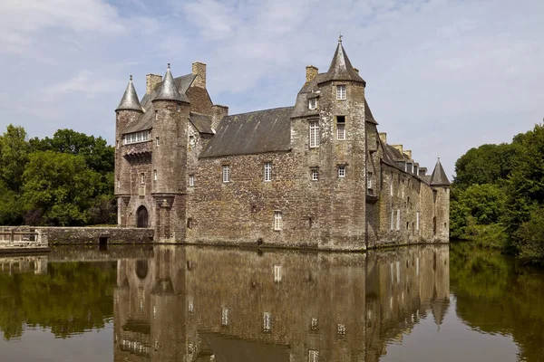 Chateau Trecesson Omgiven Vallgrav Ett Fantastiskt Exemplar Feodala Arkitektur — Stockfoto