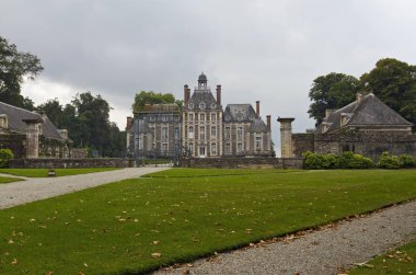 Chateau de Balleroy klasik ve romantik bahçeleri kümesinde parlayan bir örneği olduğunu.