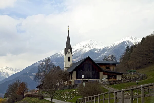 罗马天主教圣母教堂 Stallhofen 在社区 Obervellac — 图库照片