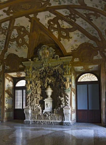 Interieur van hall in het Hertogelijk Paleis Museum in Mantua — Stockfoto