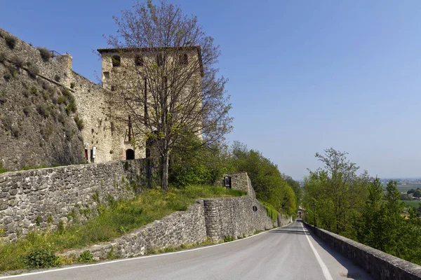 Droga do zamku Torrechiara — Zdjęcie stockowe