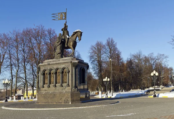 Prins Vladimir en St Theodor Monument, Vladimir, Rusland — Stockfoto