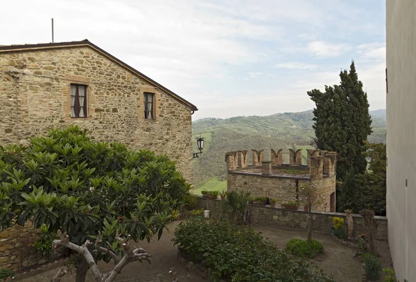 The fortified village of Vigoleno — Stock Photo, Image