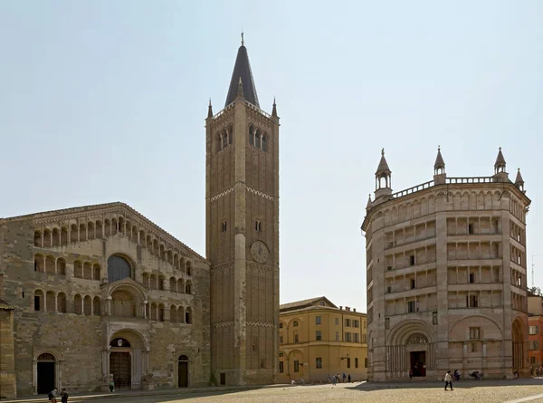 Kathedrale und Baptisterium von Parma — Stockfoto