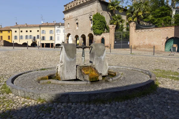 Fuente de agua en Fontanellato —  Fotos de Stock