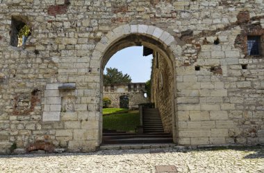 Brescia kalesinde Luigi Marzoli Silah Müzesi'ne Ağ Geçidi