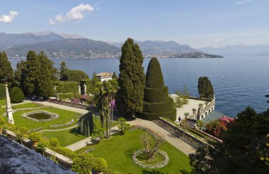 Isola Bella'nın çiçek açan bahçeleri