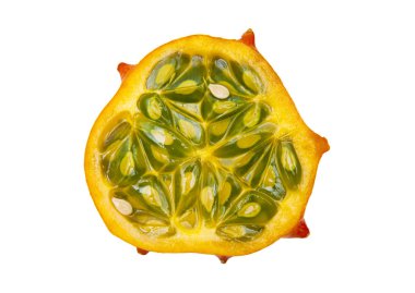 Beyaz arka plan üzerinde izole taze kiwano