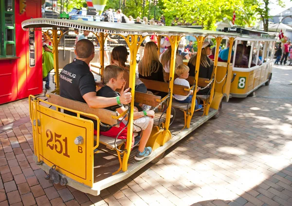 Köpenhamn Danmark Juni 2014 Tivoli Vagn Buss Nöjesparken Tivoli Köpenhamn — Stockfoto