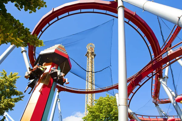 Köpenhamn Danmark Juni 2014 Demon Roller Coaster Golden Tower Och — Stockfoto