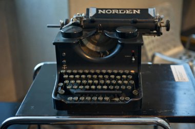 Kopenhag, Danimarka - 2 Temmuz 2014: Kopenhag'daki The Designmuseum Danmark'ın pernament sergisi. Müze eski Frederiks Hastanesi'nde yer almaktadır.