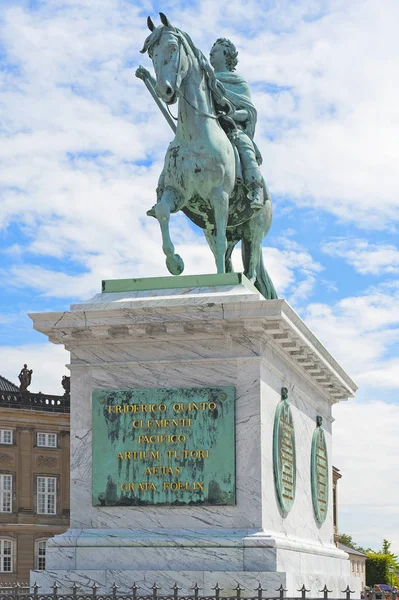 Kopenhagen Denemarken Juli 2014 Ruiterstandbeeld Van Koning Frederik Het Amalienborg — Stockfoto