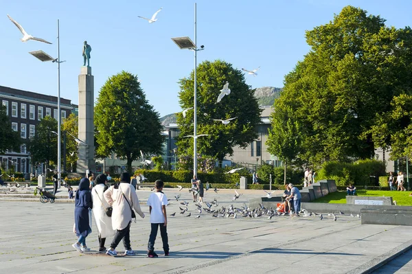 Bergen Norsko Července 2019 Festplassen Rekreační Oblast Socha Křesťanského Michelsena — Stock fotografie