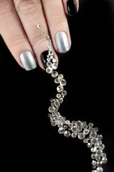 Manicura Plata Negra Uñas Cortas Con Diseño Una Dispersión Diamantes — Foto de Stock