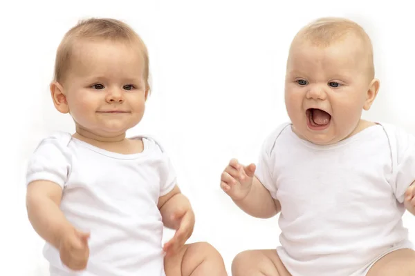 Curioso Engraçado Com Emoções Diferentes Bebês Fundo Branco — Fotografia de Stock
