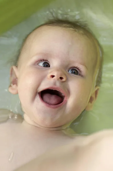 Porträt Eines Fröhlichen Babys Das Sommer Kinderbecken Für Kleinkinder Schwimmt — Stockfoto