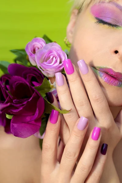 Maquillaje Multicolor Manicura Colores Pastel Lila Rosa Maquillaje Saturado Manicura —  Fotos de Stock