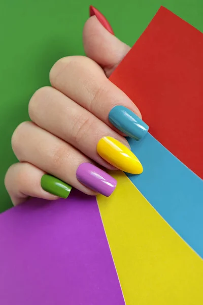 Bunte Helle Maniküre Mit Verschiedenen Nagelformen Scharf Oval Und Square — Stockfoto