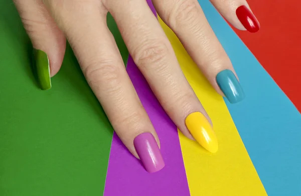 Colorata Manicure Luminosa Con Diversa Forma Dell Unghia Tagliente Ovale — Foto Stock