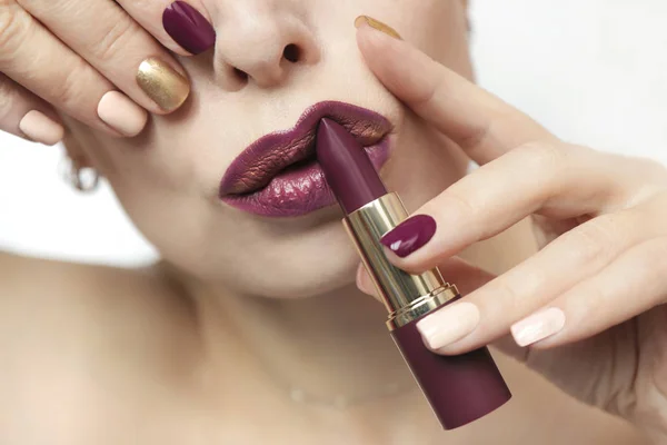 Multi Gekleurde Nagel Ontwerp Trendy Bourgondië Nagellak Lip Make Glamoureuze — Stockfoto