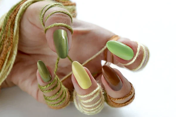 Flerfärgad Pastell Manikyr Lång Oval Form Kvinnors Naglar Med Trådar — Stockfoto