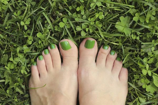 Green Pedicure Women Short Nails Nail Design Nature Colors — Stock Photo, Image