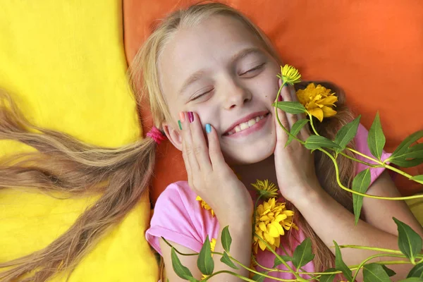 Manicura Infantil Brillante Colorida Las Uñas Las Niñas Con Flores — Foto de Stock