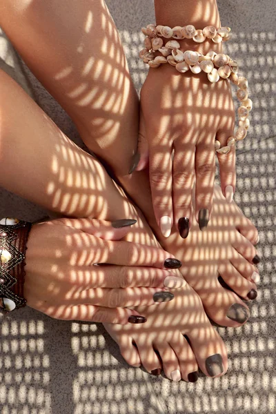 Multicolored Brown Milk Manicure Pedicure Oval Long Nails Bracelet His — Stock Photo, Image