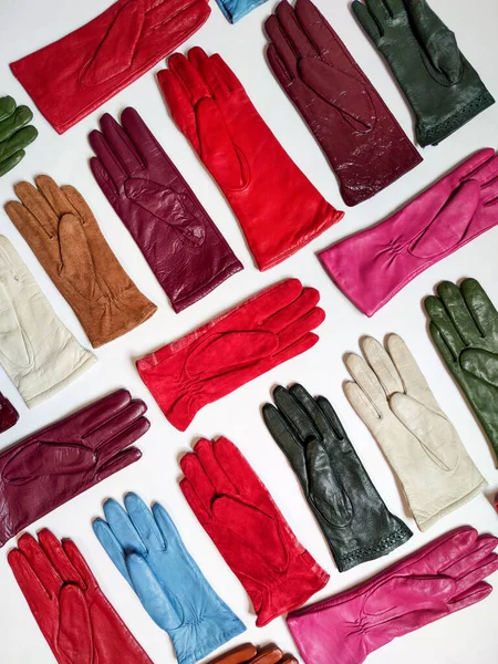 浅色背景的彩色时尚各种皮手套系列 — 图库照片