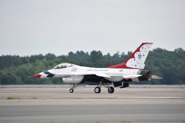 Chicopee, MA-Jul 14:2018 ABD Hava Kuvvetleri Thunderbirds büyük yeni Ingiltere Airshow Westover Air Reserve Base Chicopee, Massachusetts, Temmuz 'da görüldüğü gibi 14, 2018.