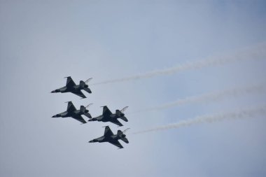 Chicopee, MA-Jul 14:2018 ABD Hava Kuvvetleri Thunderbirds büyük yeni Ingiltere Airshow Westover Air Reserve Base Chicopee, Massachusetts, Temmuz 'da görüldüğü gibi 14, 2018.