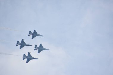 Chicopee, MA-Jul 14:2018 ABD Hava Kuvvetleri Thunderbirds büyük yeni Ingiltere Airshow Westover Air Reserve Base Chicopee, Massachusetts, Temmuz 'da görüldüğü gibi 14, 2018.