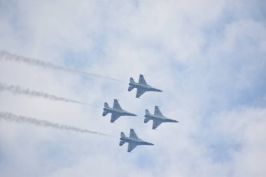 Chicopee, MA-Jul 14:2018 ABD Hava Kuvvetleri Thunderbirds büyük yeni Ingiltere Airshow Westover Air Reserve Base Chicopee, Massachusetts, Temmuz 'da görüldüğü gibi 14, 2018.