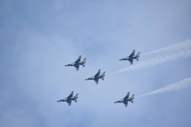 Chicopee, MA-Jul 14:2018 ABD Hava Kuvvetleri Thunderbirds büyük yeni Ingiltere Airshow Westover Air Reserve Base Chicopee, Massachusetts, Temmuz 'da görüldüğü gibi 14, 2018.