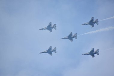 Chicopee, MA-Jul 14:2018 ABD Hava Kuvvetleri Thunderbirds büyük yeni Ingiltere Airshow Westover Air Reserve Base Chicopee, Massachusetts, Temmuz 'da görüldüğü gibi 14, 2018.