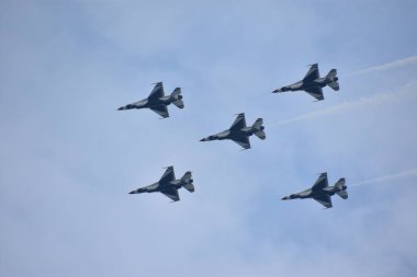 Chicopee, MA-Jul 14:2018 ABD Hava Kuvvetleri Thunderbirds büyük yeni Ingiltere Airshow Westover Air Reserve Base Chicopee, Massachusetts, Temmuz 'da görüldüğü gibi 14, 2018.