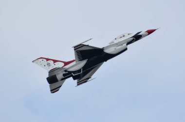 Chicopee, MA-Jul 14:2018 ABD Hava Kuvvetleri Thunderbirds büyük yeni Ingiltere Airshow Westover Air Reserve Base Chicopee, Massachusetts, Temmuz 'da görüldüğü gibi 14, 2018.