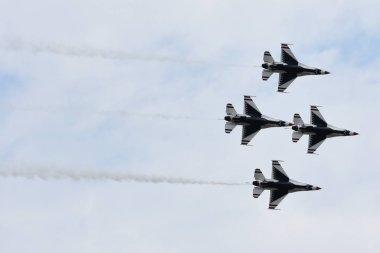 Chicopee, MA-Jul 14:2018 ABD Hava Kuvvetleri Thunderbirds büyük yeni Ingiltere Airshow Westover Air Reserve Base Chicopee, Massachusetts, Temmuz 'da görüldüğü gibi 14, 2018.