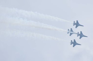 Chicopee, MA-Jul 14:2018 ABD Hava Kuvvetleri Thunderbirds büyük yeni Ingiltere Airshow Westover Air Reserve Base Chicopee, Massachusetts, Temmuz 'da görüldüğü gibi 14, 2018.