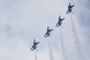 Chicopee, MA-Jul 14:2018 ABD Hava Kuvvetleri Thunderbirds büyük yeni Ingiltere Airshow Westover Air Reserve Base Chicopee, Massachusetts, Temmuz 'da görüldüğü gibi 14, 2018.