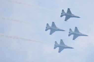 Chicopee, MA-Jul 14:2018 ABD Hava Kuvvetleri Thunderbirds büyük yeni Ingiltere Airshow Westover Air Reserve Base Chicopee, Massachusetts, Temmuz 'da görüldüğü gibi 14, 2018.