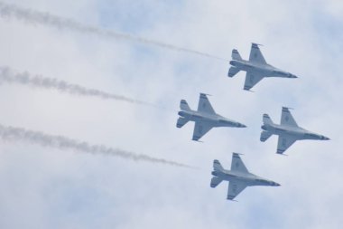 Chicopee, MA-Jul 14:2018 ABD Hava Kuvvetleri Thunderbirds büyük yeni Ingiltere Airshow Westover Air Reserve Base Chicopee, Massachusetts, Temmuz 'da görüldüğü gibi 14, 2018.