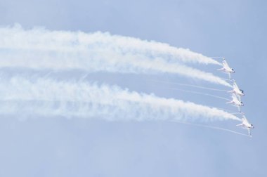 Chicopee, MA-Jul 14:2018 ABD Hava Kuvvetleri Thunderbirds büyük yeni Ingiltere Airshow Westover Air Reserve Base Chicopee, Massachusetts, Temmuz 'da görüldüğü gibi 14, 2018.