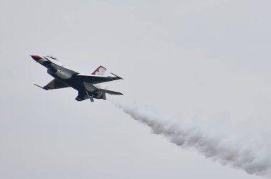 Chicopee, MA-Jul 14:2018 ABD Hava Kuvvetleri Thunderbirds büyük yeni Ingiltere Airshow Westover Air Reserve Base Chicopee, Massachusetts, Temmuz 'da görüldüğü gibi 14, 2018.