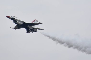 Chicopee, MA-Jul 14:2018 ABD Hava Kuvvetleri Thunderbirds büyük yeni Ingiltere Airshow Westover Air Reserve Base Chicopee, Massachusetts, Temmuz 'da görüldüğü gibi 14, 2018.