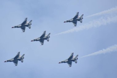 Chicopee, MA-Jul 14:2018 ABD Hava Kuvvetleri Thunderbirds büyük yeni Ingiltere Airshow Westover Air Reserve Base Chicopee, Massachusetts, Temmuz 'da görüldüğü gibi 14, 2018.