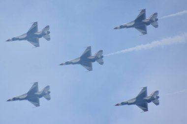 Chicopee, MA-Jul 14:2018 ABD Hava Kuvvetleri Thunderbirds büyük yeni Ingiltere Airshow Westover Air Reserve Base Chicopee, Massachusetts, Temmuz 'da görüldüğü gibi 14, 2018.