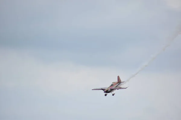 チコピー 月14日 スタイン Zivko エッジ540は 7月14日に見られるように マサチューセッツ州チコピーのウエストオーバー航空予備基地で2018グレートニューイングランド航空ショーで 2018 — ストック写真