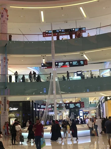 阿联酋 5月12日 迪拜购物中心在迪拜 阿联酋 在2018年5月12日看到 超过1200万平方英尺 它是世界上最大的购物中心以总面积和第六最大由总可供批售区域 — 图库照片